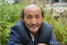 山中老汉采药50年，自行炮制黄精摆摊，守一天赚不够回家车钱图片