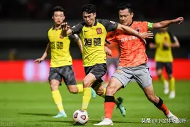 中超一夜排名形势大变：鲁能夺回榜首，深圳反超广州，青岛5连败图片