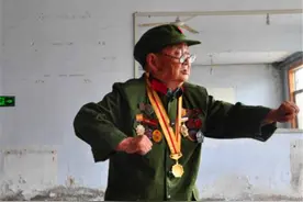 1米2的抗战特工李安甫，暗杀7个日本军官，勋章挂成防弹衣图片