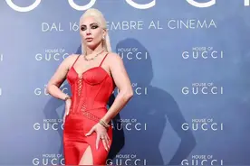 Lady Gaga 高清图，艳丽又性感，为什么欧美那么喜欢丰唇？​​图片