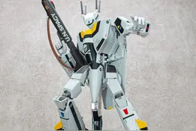 爱玩：万代DX 超合金 初回限定版VF-1S图片