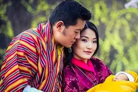 不丹国王在外金屋藏娇，王后一脸悲凉，长得漂亮也难挽回丈夫的心图片