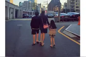 张东健亲自拍摄，太太与子女合影曝光，11岁长子身高接近一米七图片