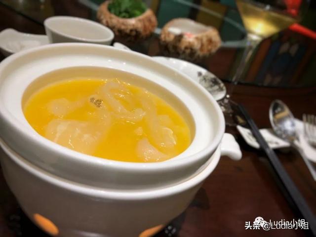 花胶乌鸡炖天山雪莲 花胶炖乌鸡的功效