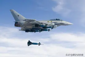 美军武器太狠毒，75万根钢针如暴雨梨花，十分钟内上千士兵被刺穿图片