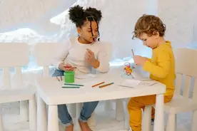 经常检查女儿朋友圈错了吗？干涉孩子交友，请注意这些原则图片