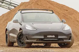 特斯拉Model 3越野版预告图 40mm额外离地间隙 配全黑轮毂行李架图片
