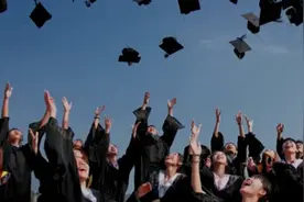震惊！大学“层级森严”的真相原来是这个！一位网红教授说了实话图片