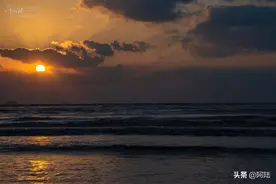 夏日炎炎，在朱家尖的海滩上观日落是种享受图片