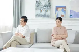中年男子感叹：“十几年的婚外情，结局让我悲痛欲绝。”图片