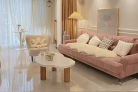 10年恋爱长跑，小两口终于拥有自己的家，简单却很“温馨”图片