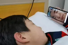 怕妹妹心疼，11岁哥哥为10岁妹妹捐骨髓忍住不哭图片