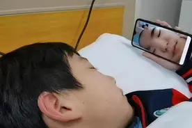 怕妹妹心疼，11岁哥哥为10岁妹妹捐骨髓忍住不哭图片