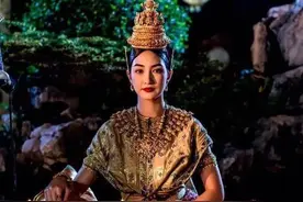 泰国国王中文名叫郑冕，他父亲普密蓬中文名叫郑固，他们为何姓郑图片