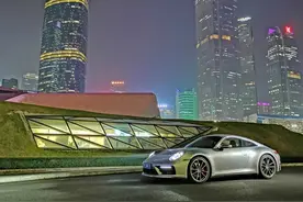 在保时捷911上听歌，是不是浪费了1.8万的BOSE音响？图片