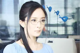 明星戴眼镜哪家强？赵丽颖白敬亭杨幂上榜，而他是真离不开视频封面