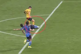 12强赛关键改判难救日本！澳洲点球被取消，悍将轰出任意球世界波图片