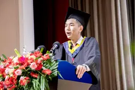 单亲爸爸带娃17年，儿子考上名校后自杀：是什么毁掉了这孩子？图片