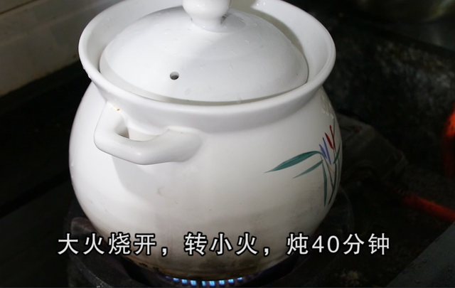 1块排骨1只墨鱼，简单一做，营养补钙，孩子三天两头想着吃