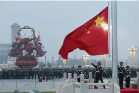 天安门升旗也有一段故事图片