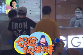 李晨健身太佛系！去健身房还吃汉堡，t恤上印着大黑牛身材壮实图片