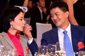 李亚鹏难逃“本山定律”？羽泉合体为其庆生，众星云集似颁奖典礼图片