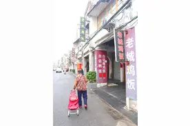 刚到广西北海老街，客栈老板就给了我两记“暴击”，小街藏美食图片