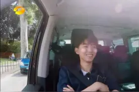 王俊凯著名吃瓜专业户，被迫吃狗粮图片