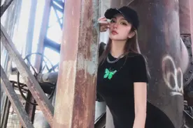 罗志祥道歉！周扬青穿黑色修身T恤裙身段好火辣，小猪真不后悔？图片