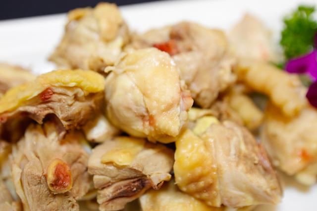 红酒和花胶一起炖煮吗 红酒和花胶一起炖煮吗会中毒吗