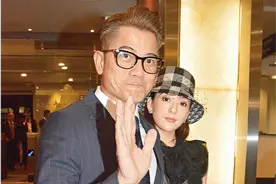 郭富城俩千金现身特价童装店，小女儿首度露正面，小眼睛显呆萌图片