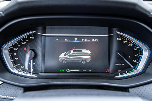 场地试驾上汽MAXUS EUNIQ 5，底盘质感出色的家用MPV