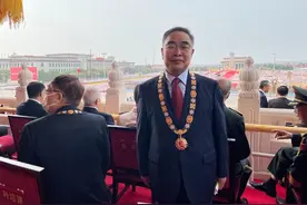 7月1日，在天安门城楼上现场聆听了习总书记讲话后，张伯礼这样说！图片