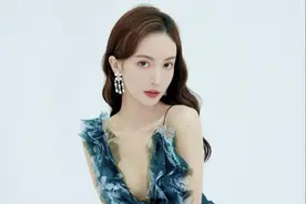 金晨换了风格像换了个人，穿深V领薄纱连衣裙凹造型，气质像贵妇图片