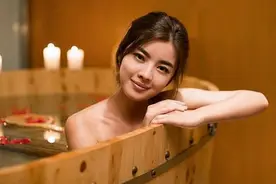 一天洗一次澡的人，和一周洗一次澡的人有啥不同？图片