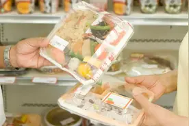 日本小哥连吃100天便利店盒饭，结果身体开始发臭，心情变抑郁图片