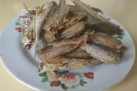 这鱼很不起眼，但却是人间美味，碰到记得多买点，这样做又酥又脆图片