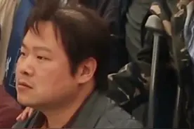 岳云鹏遇秃头危机，疑出现地中海发际线堪忧，遗传师傅郭德纲？图片