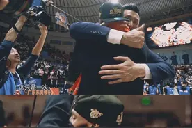 从救火队员，到3冠大腿！2年前，威姆斯和杜锋就有个约定图片