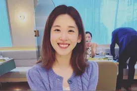 章泽天怎么长变样了？晒素颜照庆生，牙齿突出眼袋重突然老好快图片