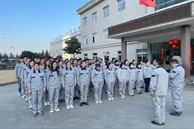 年轻人不进工厂？摔厂牌、砸饭碗、扣工资！凭什么？图片