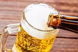 白酒知识丨白酒和啤酒不能混着喝，你知道为什么吗？图片