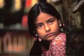 嫁给同族兄弟，给每个丈夫生一个孩子，尼泊尔“一妻多夫”幸福吗图片