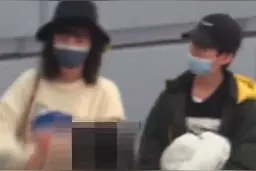 张亮与前妻复合？被拍分头现身机场同回一家，天天紧跟妈妈很乖巧图片