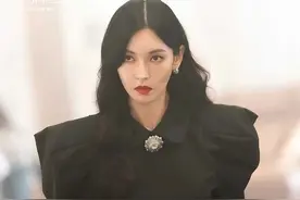 杀气腾腾的眼神冲突，《顶楼3》金素妍李智雅“掐脖子”现场公开图片