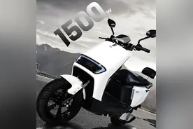 五羊又推一款高速电摩M11，配备72V50Ah电池，续航超过150km图片