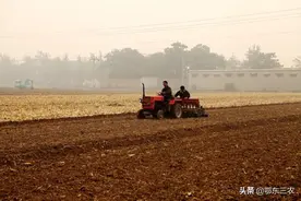 农民种粮不赚钱是因没有粮食定价权而生产资料市场化，种粮利润低图片