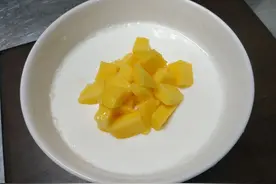十分钟快手小甜品，清甜细腻的芒果牛奶冻，吃不胖，更健康康哦！图片