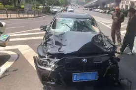 理发师开宝马撞死5人，真相曝光：人生虽苦，但你必须选择善良图片