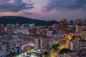 沙河服装市场女主播疫情下直播带货月入百万图片